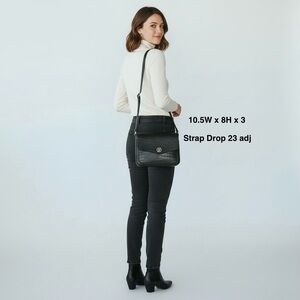 Giani Bernini Black Crossbody Bag Ostrich Croc Embossed Faux Leather Silver